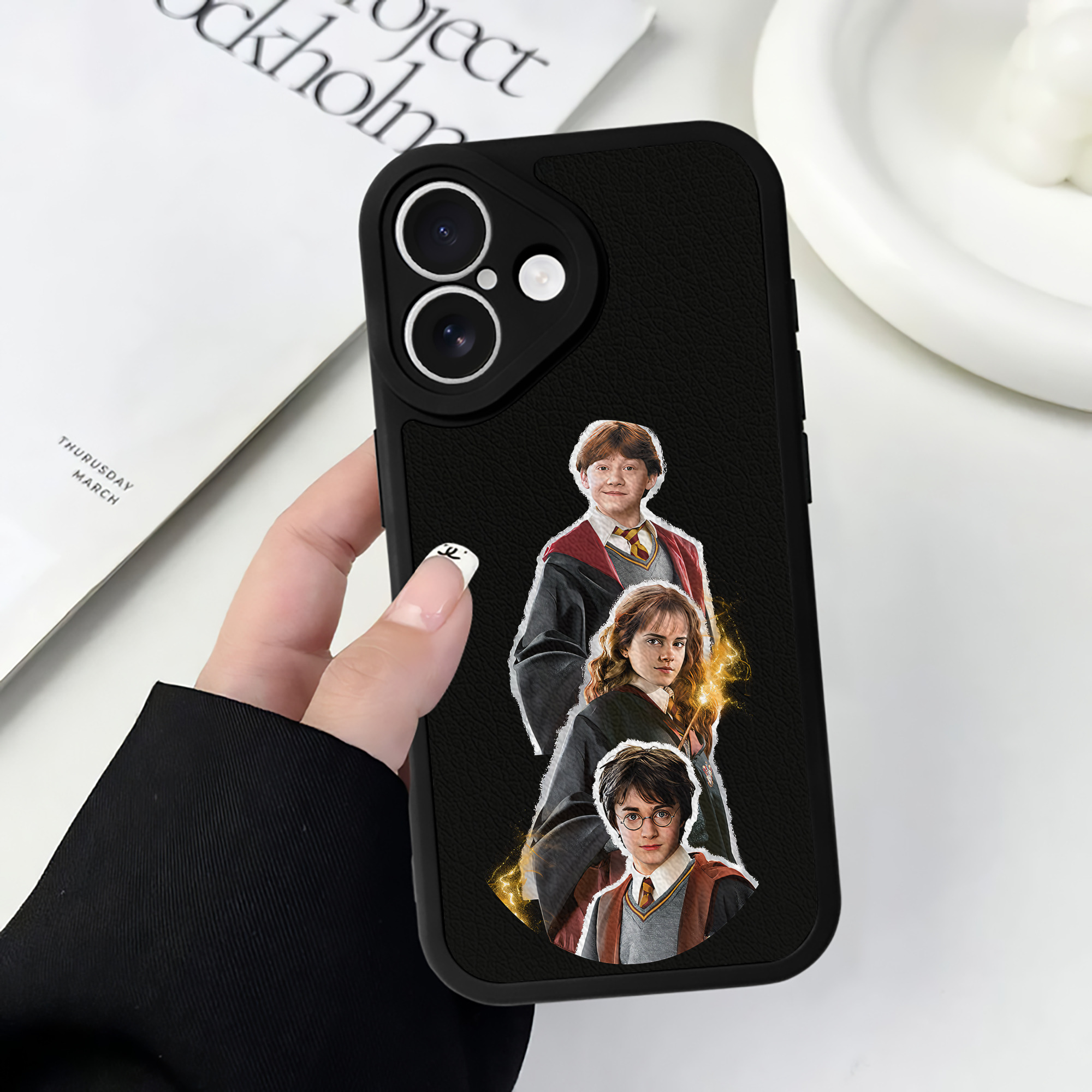 （画像用） Harry Potter ハリー・ポッターシリーズ 【iPhone 16シリーズ対応】シリコンスマホケース（レザー調） 材質：シリコン
